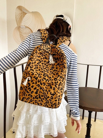 Унисекс раница с леопардов принт, Corduroy материал, 20–35L капацитет, подходяща за 12-инчов лаптоп, извита презрамка