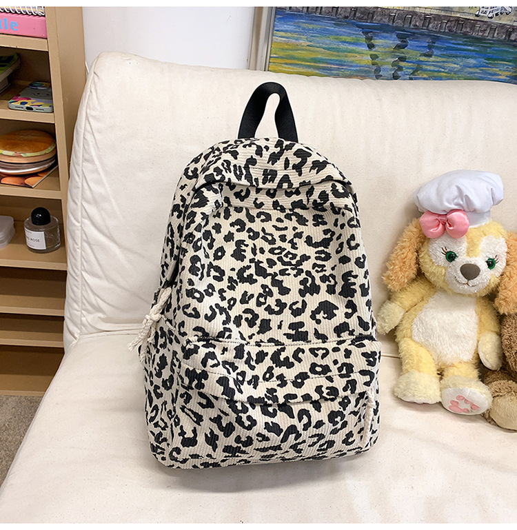 Ranac s leopard uzorkom, najlon, kapacitet ispod 20 L, zakrivljene naramenice, prozračan