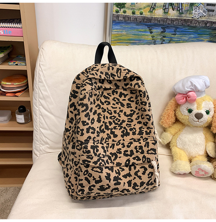 Ranac s leopard uzorkom, najlon, kapacitet ispod 20 L, zakrivljene naramenice, prozračan