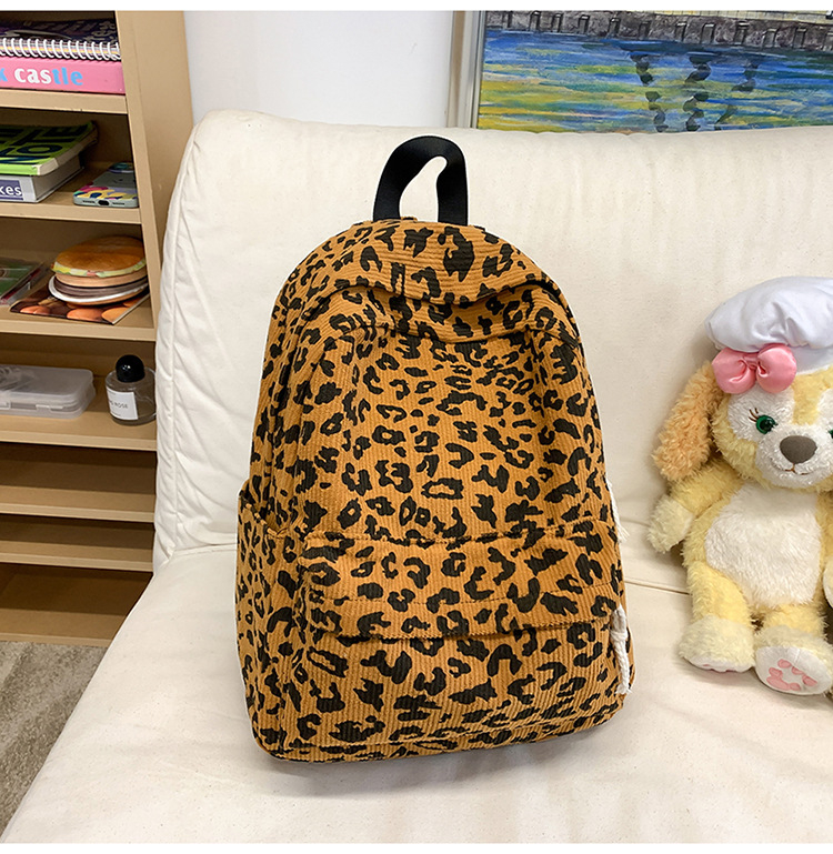 Ranac s leopard uzorkom, najlon, kapacitet ispod 20 L, zakrivljene naramenice, prozračan