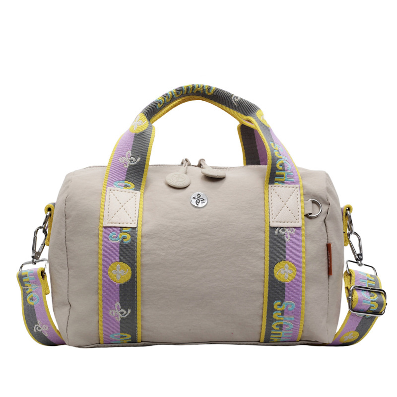 Torba preko ramena u obliku jastuka — gradski stil, najlon materijal, poliesterska podstava, zatvaranje na zip, unutarnja džep na zip