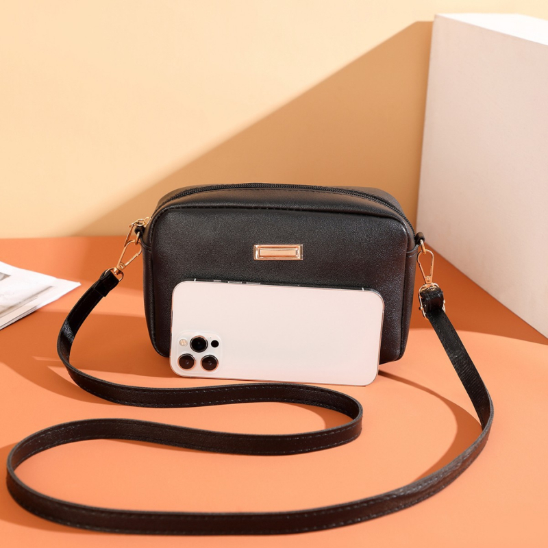 PU crossbody torbica s vodoravnim kvadratnim oblikom, zatvarač, poliester podstava, unutarnji džepovi za telefon i ID karticu