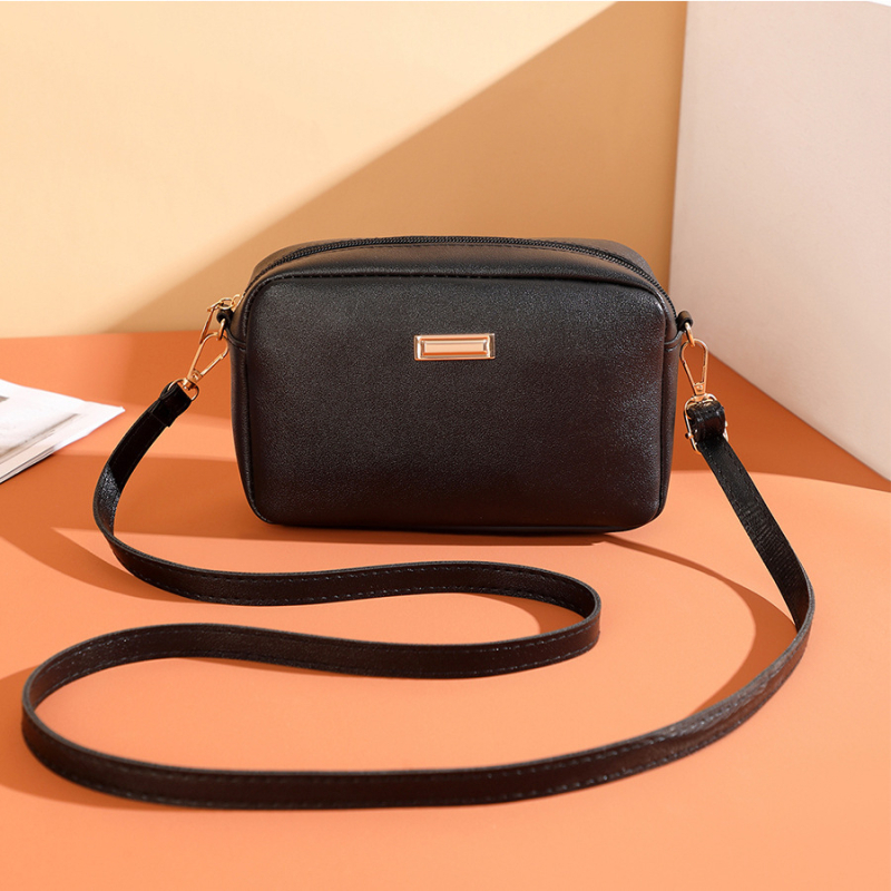 PU crossbody torbica s vodoravnim kvadratnim oblikom, zatvarač, poliester podstava, unutarnji džepovi za telefon i ID karticu