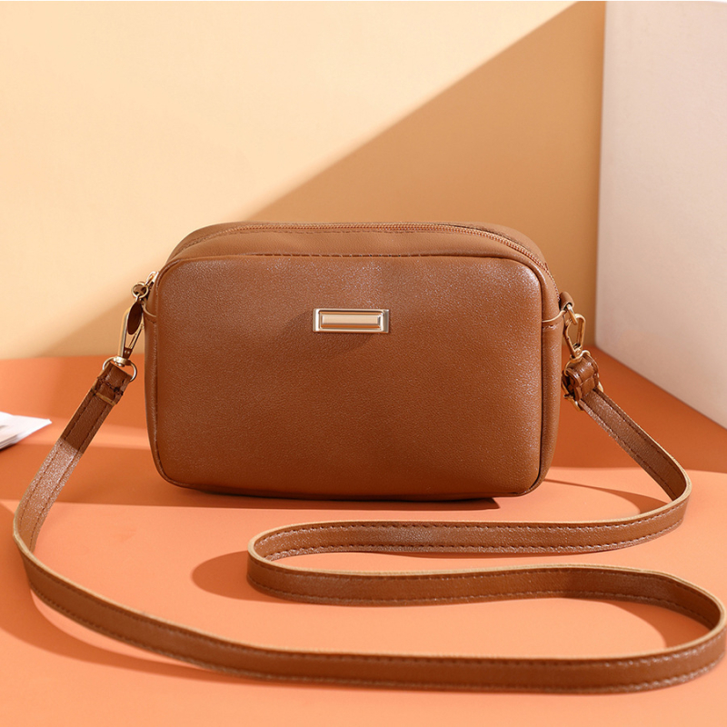 PU crossbody torbica s vodoravnim kvadratnim oblikom, zatvarač, poliester podstava, unutarnji džepovi za telefon i ID karticu