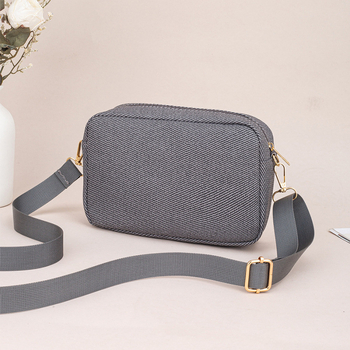 Ženska torbica preko ramena za slobodno vrijeme - PU koža, horizontalni kvadratni oblik, zatvaranje na zip, unutarnja džep za mobitel