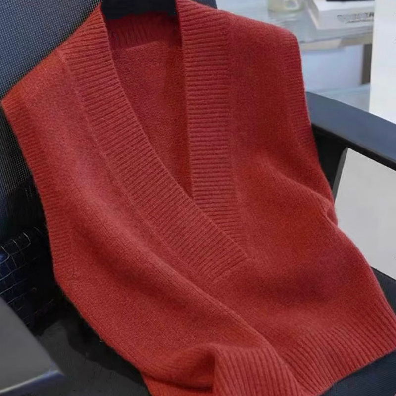 Плетен жилет от вълна, халтерна яка, свободен силует, пуловер стил, есен 2024