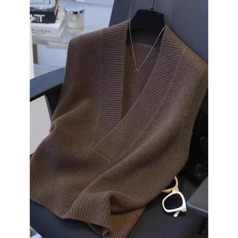 Плетен жилет от вълна, халтерна яка, свободен силует, пуловер стил, есен 2024