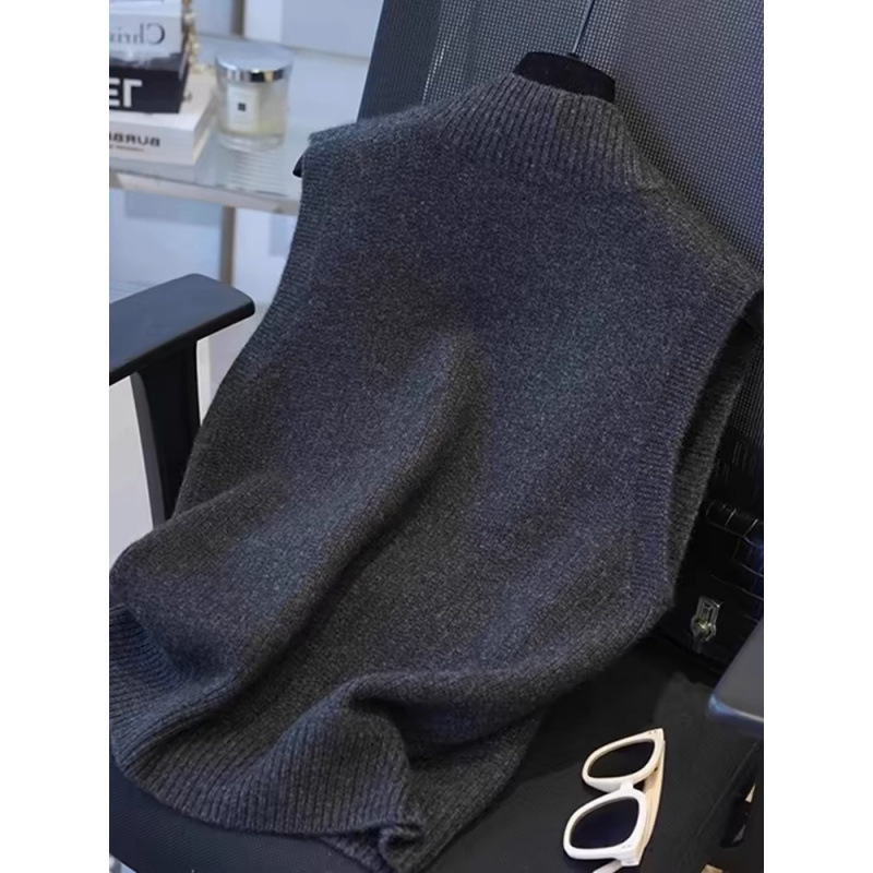 Плетен жилет от вълна, халтерна яка, свободен силует, пуловер стил, есен 2024