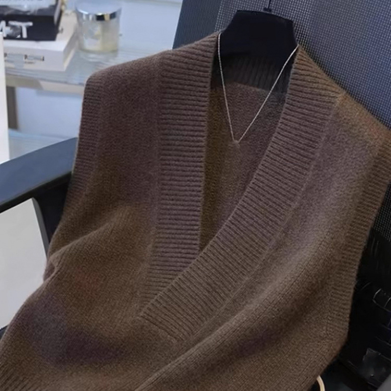Плетен жилет от вълна, халтерна яка, свободен силует, пуловер стил, есен 2024