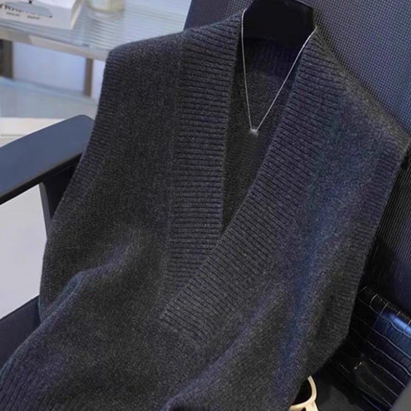 Плетен жилет от вълна, халтерна яка, свободен силует, пуловер стил, есен 2024