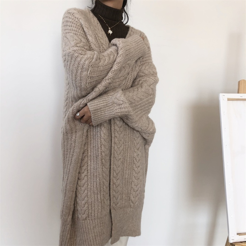 Debeli pleteni kardigan, jednobojna boja, srednje duljine, pamuk–poliester smjesa, slobodan kroj