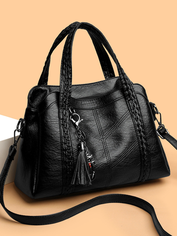 PU tote torba s mekom teksturom, horizontni kvadratni oblik, zatvaranje zatvaračem; poliester podstava; unutarnji džepovi: džep sa zatvaračem, džep za telefon, džep za ID; jednostruka naramenica