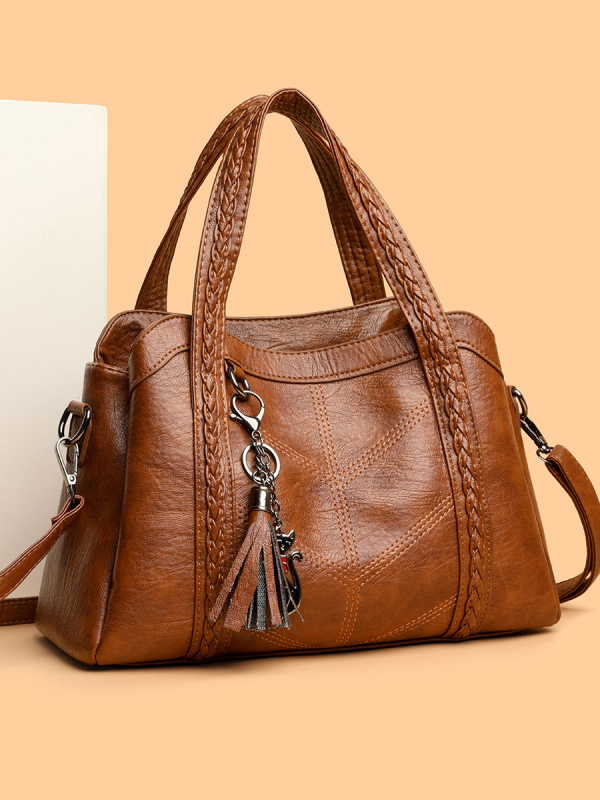 PU tote torba s mekom teksturom, horizontni kvadratni oblik, zatvaranje zatvaračem; poliester podstava; unutarnji džepovi: džep sa zatvaračem, džep za telefon, džep za ID; jednostruka naramenica