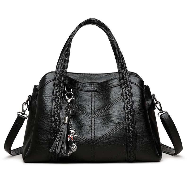 PU tote torba s mekom teksturom, horizontni kvadratni oblik, zatvaranje zatvaračem; poliester podstava; unutarnji džepovi: džep sa zatvaračem, džep za telefon, džep za ID; jednostruka naramenica