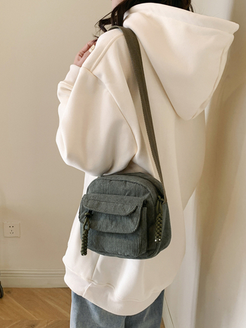 Corduroy oldaltáska keresztpánttal, utcai stílus, cipzáras zárás, poliészter bélés, 2024 tavasz