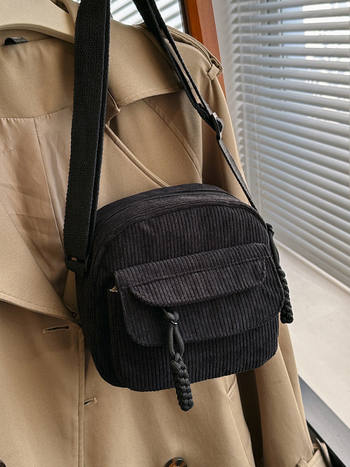 Corduroy oldaltáska keresztpánttal, utcai stílus, cipzáras zárás, poliészter bélés, 2024 tavasz