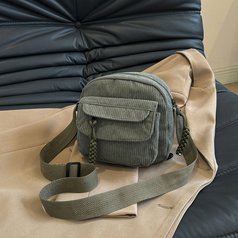 Corduroy oldaltáska keresztpánttal, utcai stílus, cipzáras zárás, poliészter bélés, 2024 tavasz
