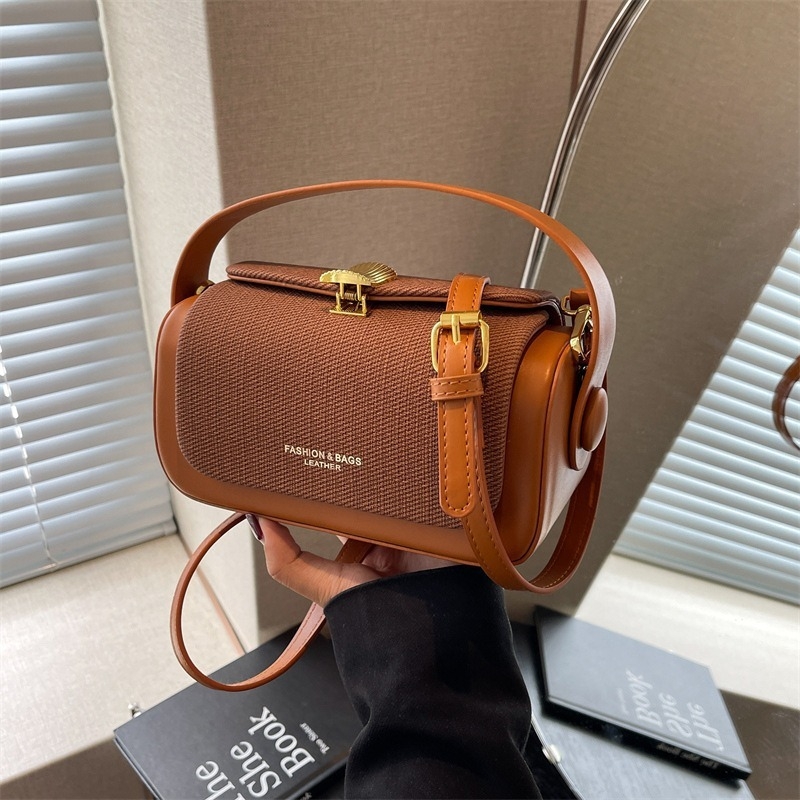 Geantă box pentru femei - retro inspirație, simplitate urbană din PU, formă pătrată orizontală, închidere cu lacăt, căptușeală din poliester, buzunar pentru telefon (vara 2024)