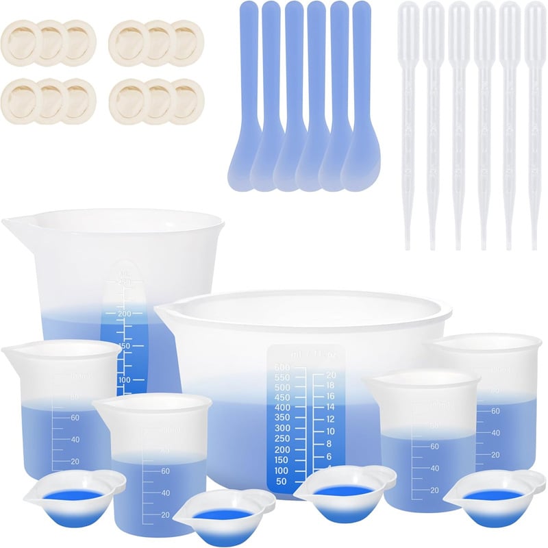 Silicone kepimo formų rinkinys su graduotais matavimo puodeliais, nestandartinės formos - šiuolaikinis minimalistinis stilius
