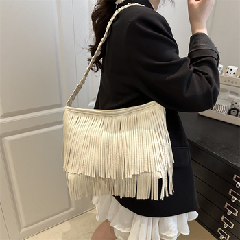 Torba preko ramena s resicama, ulični stil, PU materijal, horizontalni kvadratni oblik, zatvaranje na zip, poliester podstava, unutarnji ID džep, dvije naramenice