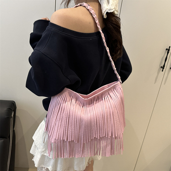 Torba preko ramena s resicama, ulični stil, PU materijal, horizontalni kvadratni oblik, zatvaranje na zip, poliester podstava, unutarnji ID džep, dvije naramenice