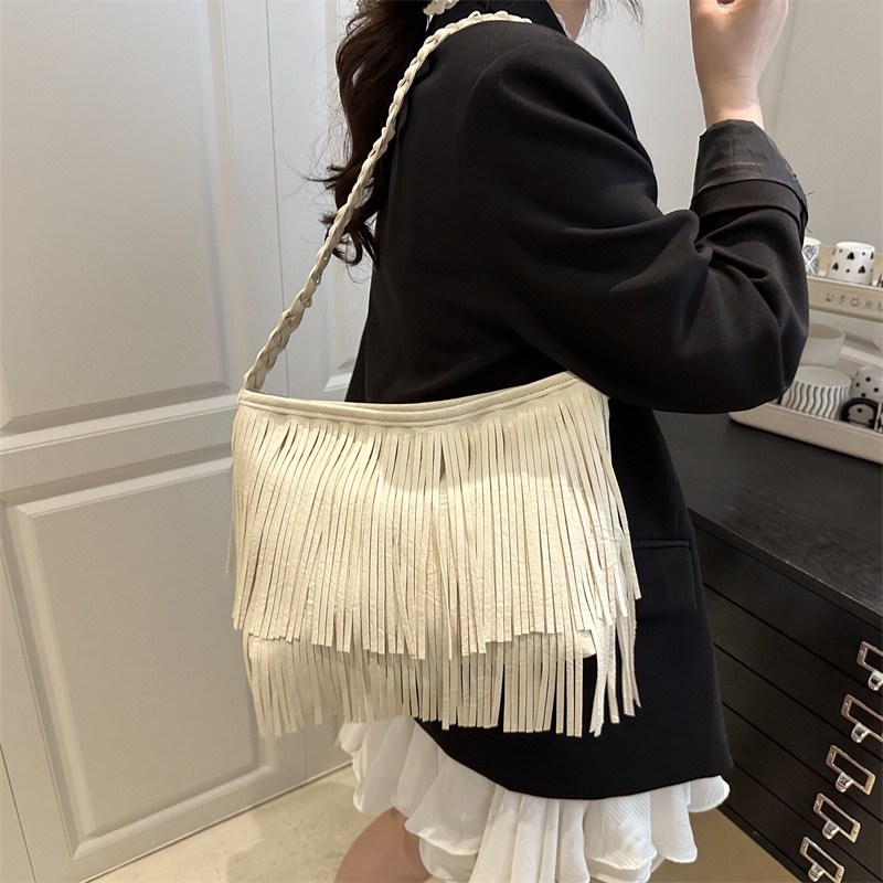 Torba preko ramena s resicama, ulični stil, PU materijal, horizontalni kvadratni oblik, zatvaranje na zip, poliester podstava, unutarnji ID džep, dvije naramenice