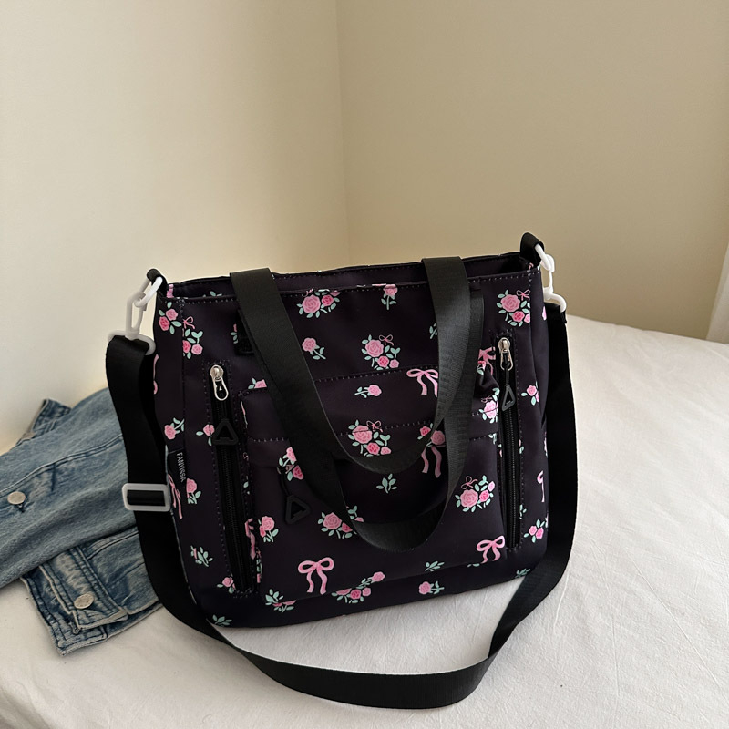 Tote torba Mori stilu s japanskim floralnim uzorkom, zatvaranje na zip, podstava od poliestera, horizontalni kvadratni oblik, jedna naramenica