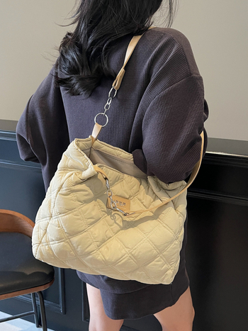 Pamuk tote torba, velika kapacitet, quiltirani uzorak, gradski minimalistički stil, zatvaranje na zip, unutarnje pretince (zip, mobitel, ID, kamera)