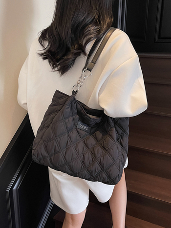 Pamuk tote torba, velika kapacitet, quiltirani uzorak, gradski minimalistički stil, zatvaranje na zip, unutarnje pretince (zip, mobitel, ID, kamera)