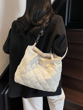 Pamuk tote torba, velika kapacitet, quiltirani uzorak, gradski minimalistički stil, zatvaranje na zip, unutarnje pretince (zip, mobitel, ID, kamera)