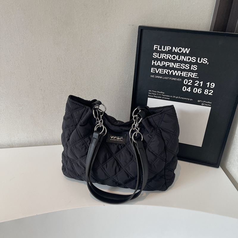 Pamuk tote torba, velika kapacitet, quiltirani uzorak, gradski minimalistički stil, zatvaranje na zip, unutarnje pretince (zip, mobitel, ID, kamera)