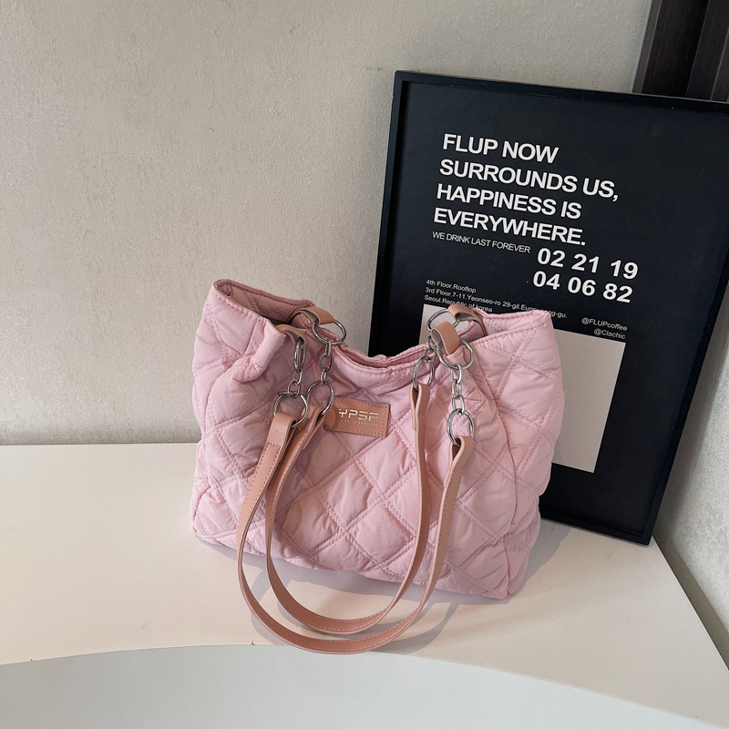 Pamuk tote torba, velika kapacitet, quiltirani uzorak, gradski minimalistički stil, zatvaranje na zip, unutarnje pretince (zip, mobitel, ID, kamera)