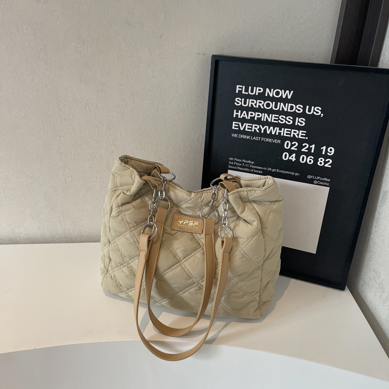 Pamuk tote torba, velika kapacitet, quiltirani uzorak, gradski minimalistički stil, zatvaranje na zip, unutarnje pretince (zip, mobitel, ID, kamera)