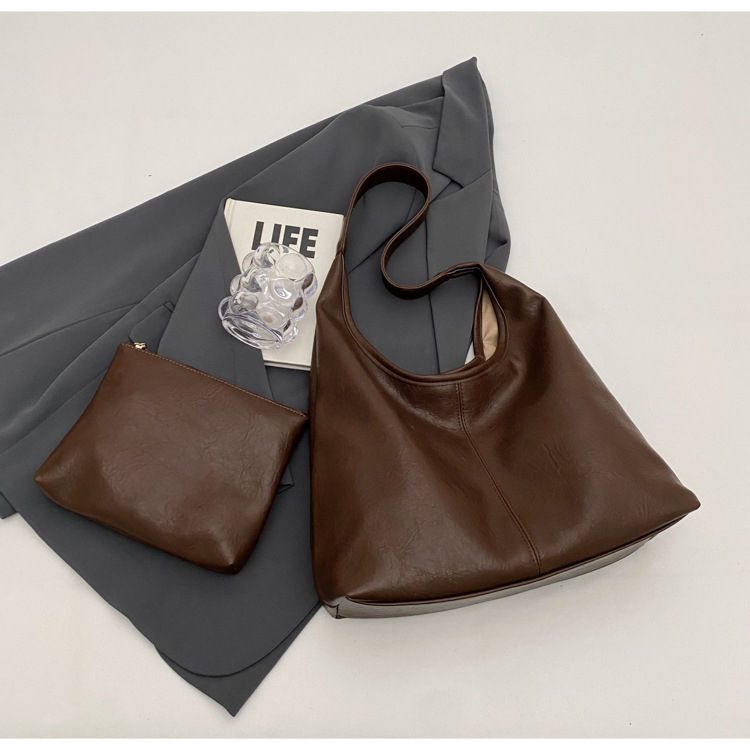 Tote torba od PU materijala, kofer-stil, magnetsko zatvaranje, unutarnja džep sa zipom, srednje mekoća, jesen 2024