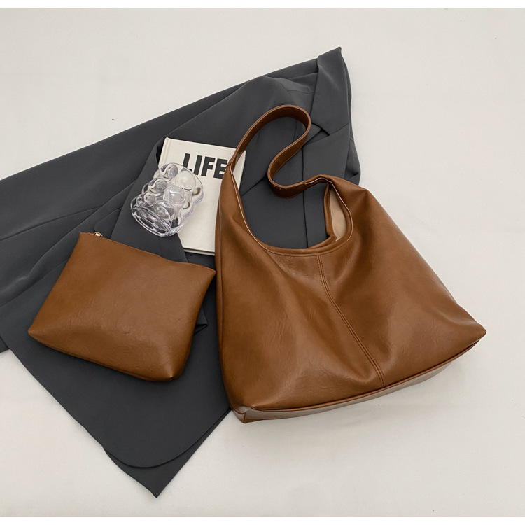 Tote torba od PU materijala, kofer-stil, magnetsko zatvaranje, unutarnja džep sa zipom, srednje mekoća, jesen 2024