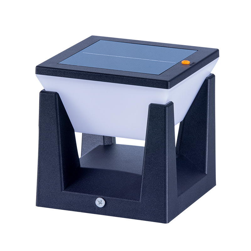 Соларна външна лампа за градина и двор, IP65 защита, LED светлинен източник, мощност 1W, напрежение 3.7V, време на осветяване 6–12 ч