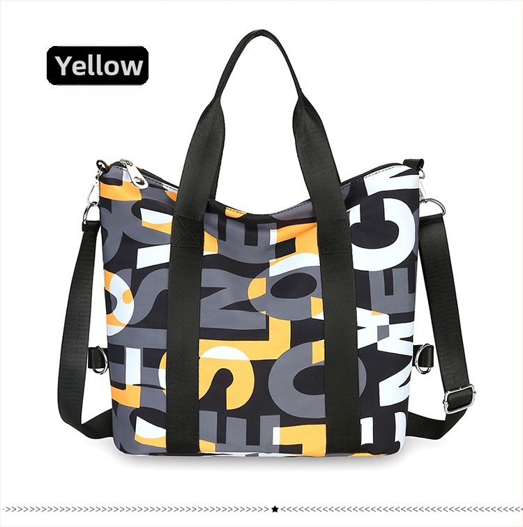 Taška typu tote z Oxfordskej tkaniny, podšívka z polyesteru, vodorovný štvorcový tvar, zipsové zapínanie a tri ramenné popruhy.