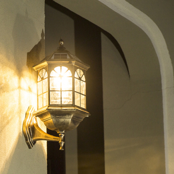 Ηλιακό εξωτερικό αδιάβροχο φωτιστικό τοίχου για μπαλκόνι/θύρα – αγροτικό στυλ με σχήμα καρδιάς; IP55, 5W, 220V, 12–16 ώρες φωτισμού, επαγωτικός διακόπτης