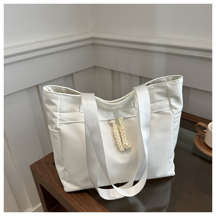 Nylon női Tote táska – nagy kapacitás, városi egyszerű stílus, cipzáras zárás, poliészter bélés, vízszintes négyzet alakú forma (TT80204)