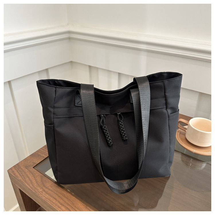 Nylon női Tote táska – nagy kapacitás, városi egyszerű stílus, cipzáras zárás, poliészter bélés, vízszintes négyzet alakú forma (TT80204)