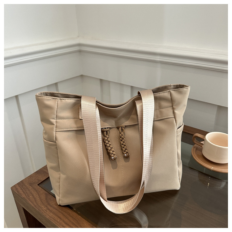 Nylon női Tote táska – nagy kapacitás, városi egyszerű stílus, cipzáras zárás, poliészter bélés, vízszintes négyzet alakú forma (TT80204)