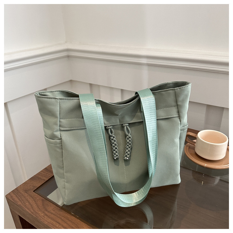 Nylon női Tote táska – nagy kapacitás, városi egyszerű stílus, cipzáras zárás, poliészter bélés, vízszintes négyzet alakú forma (TT80204)