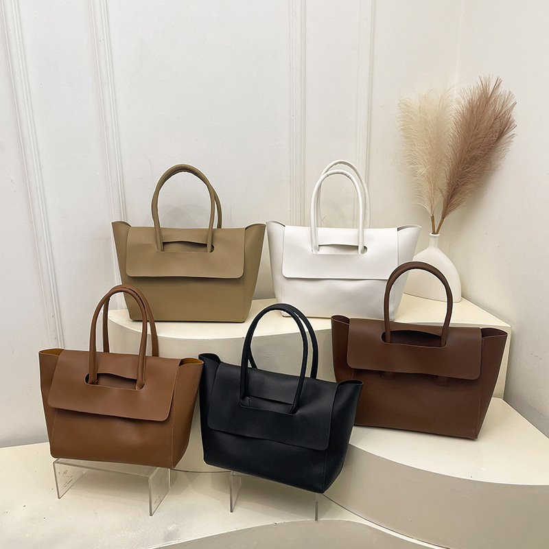 PU bucket tote torba, magnetno zatvaranje, unutarnji džepovi za telefon i ID, poliester podstava, dvostruki remeni