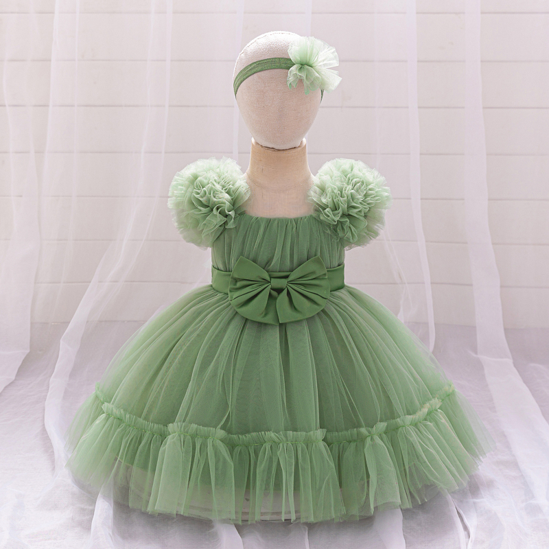 Детска принцова рокля с набрани плисирани панели и мрежеста тъкан, пухкав силует; основен материал: полиестер; подплата: памук; обработка: ензимно пране; подходяща за възраст 1–3 години