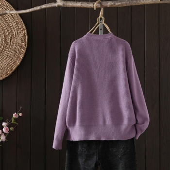 Кардиган от вискоза, литературно ретро стил, кръгло деколте, копчета, модел от едно парче.