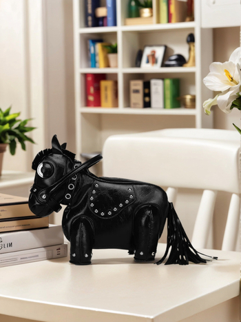 PU anyagú póni formájú keresztpántos táska — cipzár, poliészter bélés, tavasz 2025