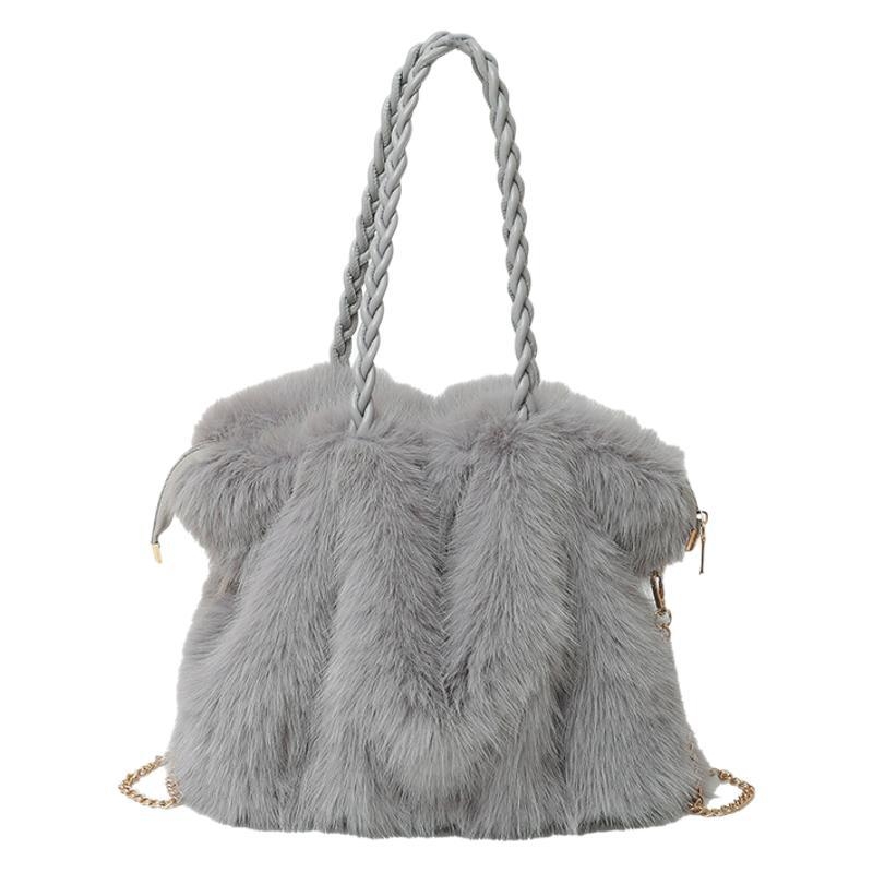 Taška Tote v street fashion štýle, plyšový materiál, zapínanie na zips, horizontálne štvorcový tvar, polyesterová podšívka
