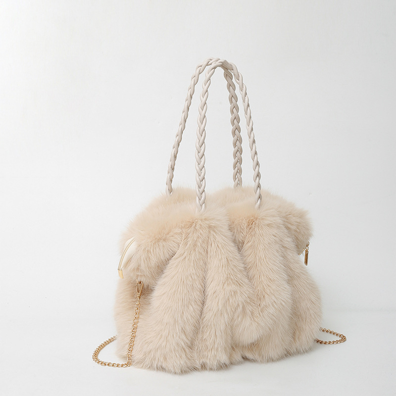 Taška Tote v street fashion štýle, plyšový materiál, zapínanie na zips, horizontálne štvorcový tvar, polyesterová podšívka