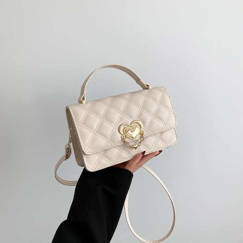 PU rankinė su diamantiniu siuvinėjimu, urbanistinio minimalistinio stiliaus, horizontalaus kvadrato forma, magnetinis užsegimas, vidinė kišenė telefonui