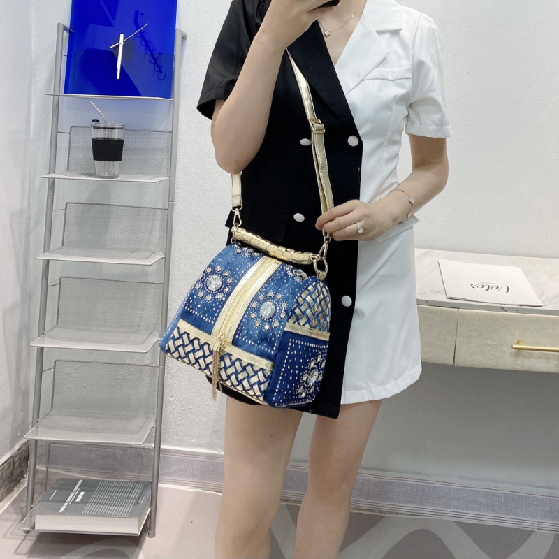 Geantă de damă din denim cu ciucuri, formă cilindrică, fermoar, căptușeală din bumbac